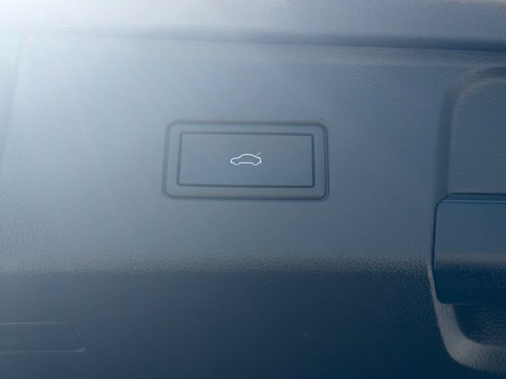 Certified 2023 Volkswagen Atlas SE AWD/4WD image 30