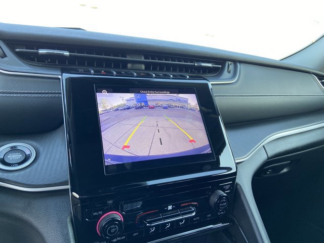 Used 2024 Jeep Grand Cherokee Laredo image 36