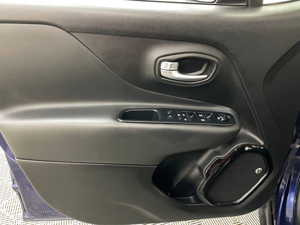 Used 2018 Jeep Renegade Altitude AWD/4WD image 18