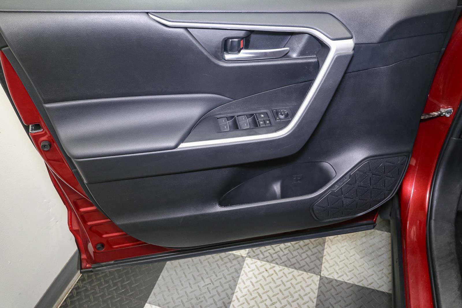 Used 2024 Toyota RAV4 XLE w/ Convenience Package image 43