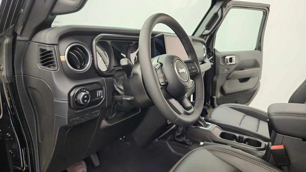 Used 2025 Jeep Gladiator Sport image 28