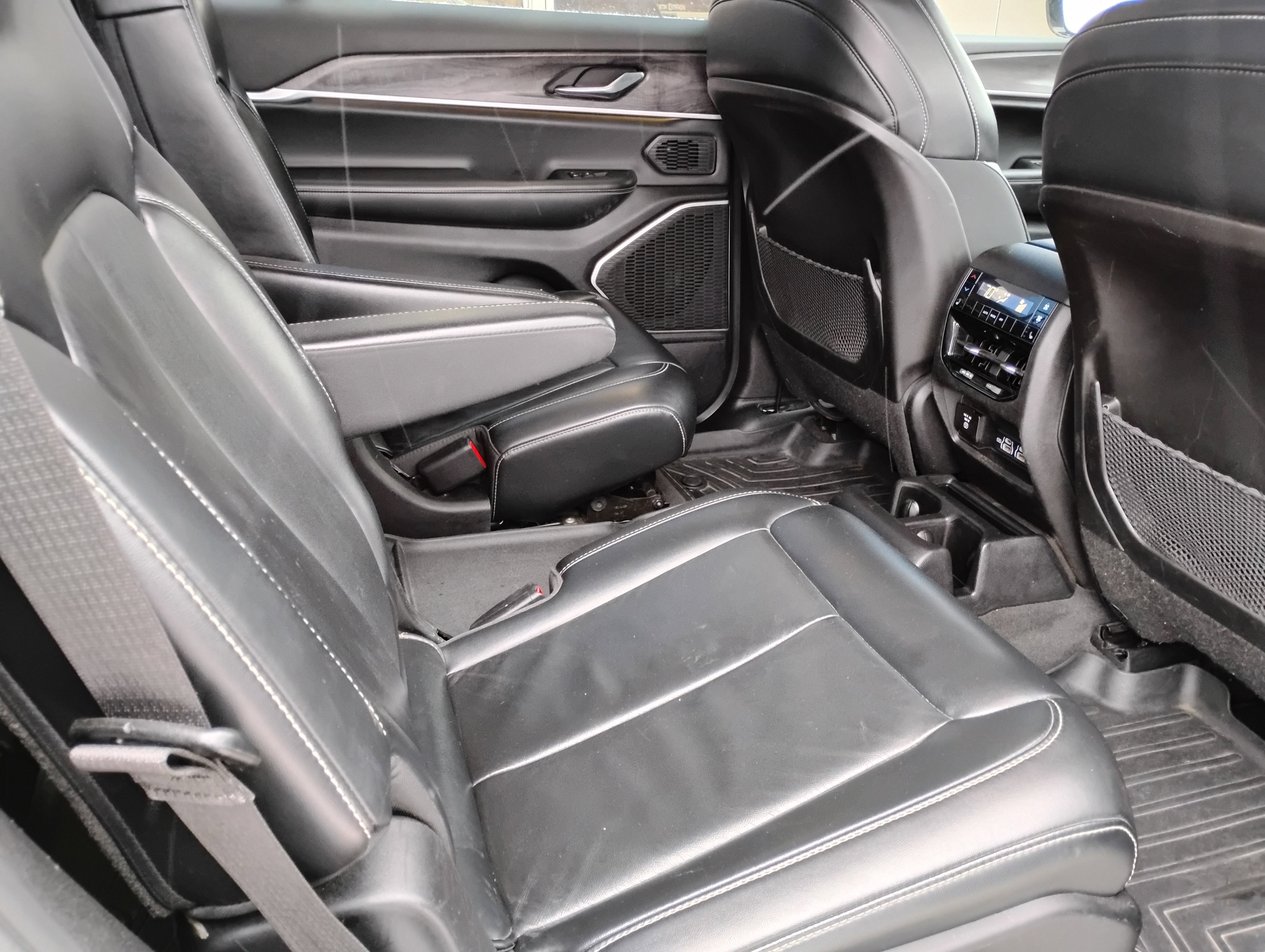 Used 2021 Jeep Grand Cherokee L Limited image 19