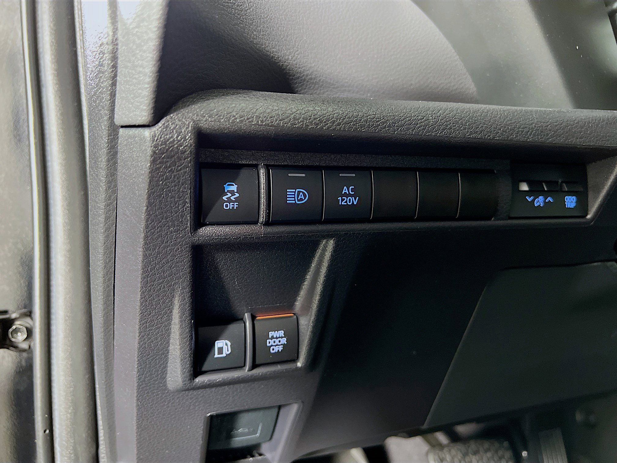 Certified 2024 Toyota Sienna XLE Woodland Edition image 10