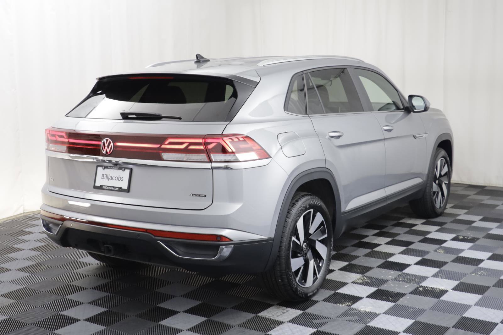 Used 2025 Volkswagen Atlas Cross Sport SE image 18