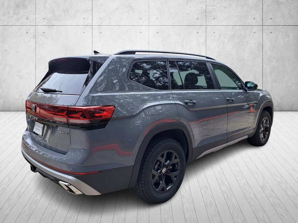 Used 2025 Volkswagen Atlas Peak Edition SE image 5