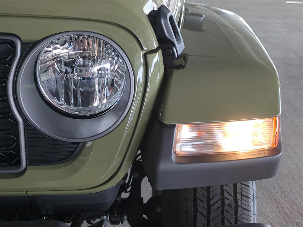 New 2025 Jeep Gladiator Sport image 10