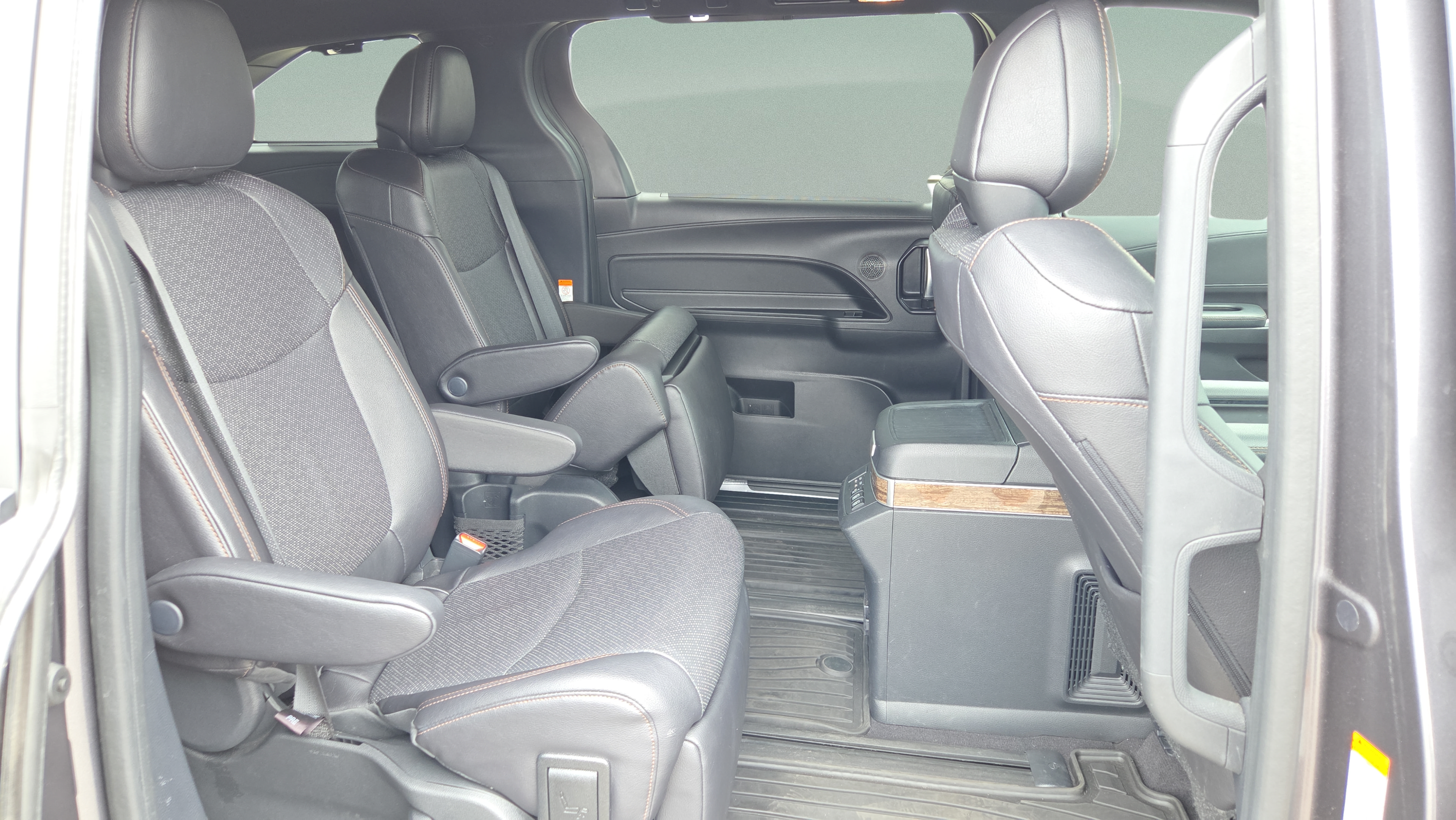 Certified 2025 Toyota Sienna Platinum AWD/4WD image 17
