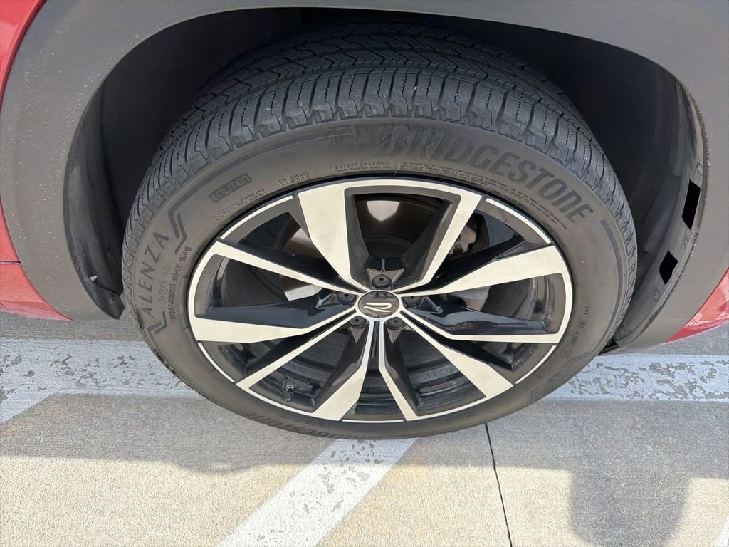 Used 2024 Volkswagen Atlas Cross Sport SEL Premium R-Line AWD/4WD image 2