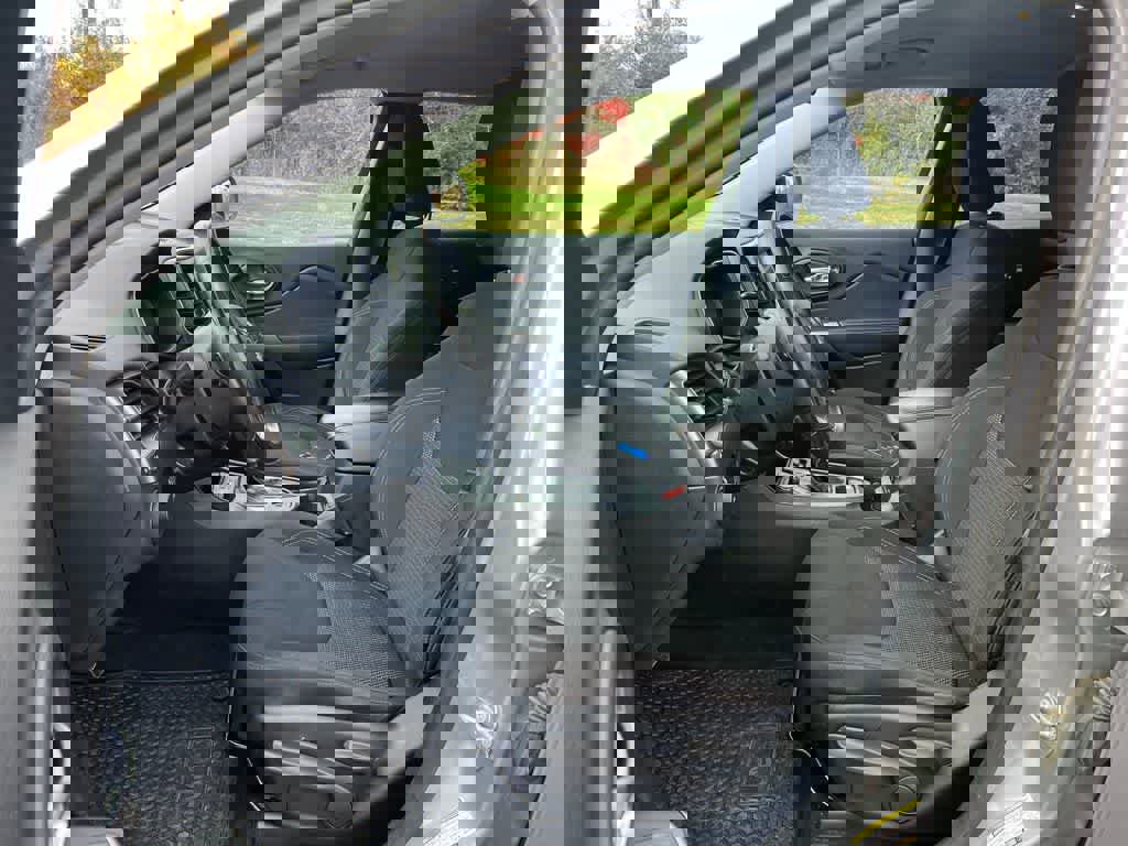 Used 2019 Jeep Cherokee Latitude w/ Cold Weather Group image 10