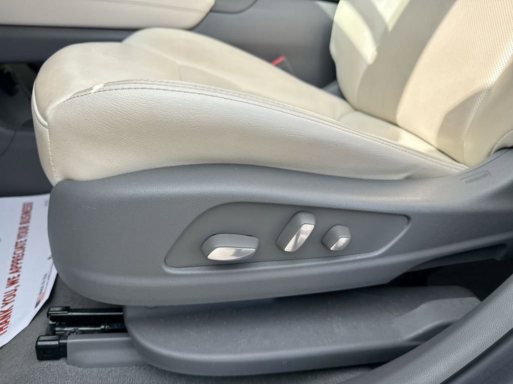Used 2023 Cadillac XT6 Premium Luxury w/ Technology Package image 12