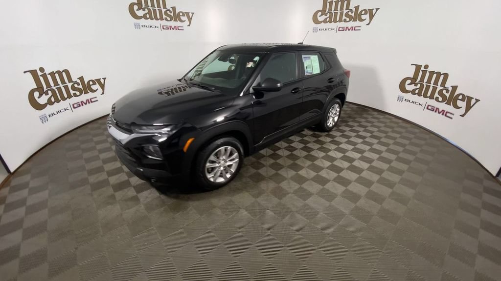 Used 2021 Chevrolet TrailBlazer LS w/ LPO, Blackout Package FWD image 4