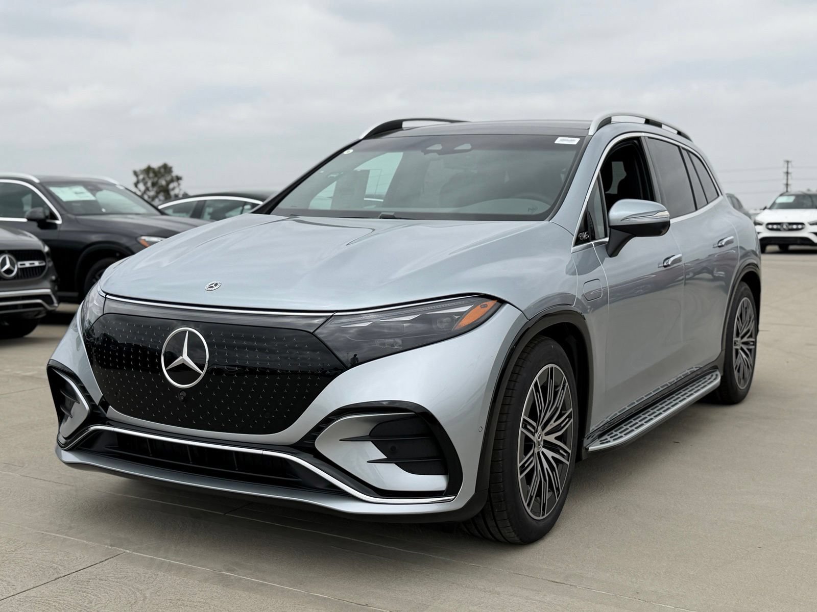 New 2026 Mercedes-Benz EQS 550 4MATIC SUV image 6