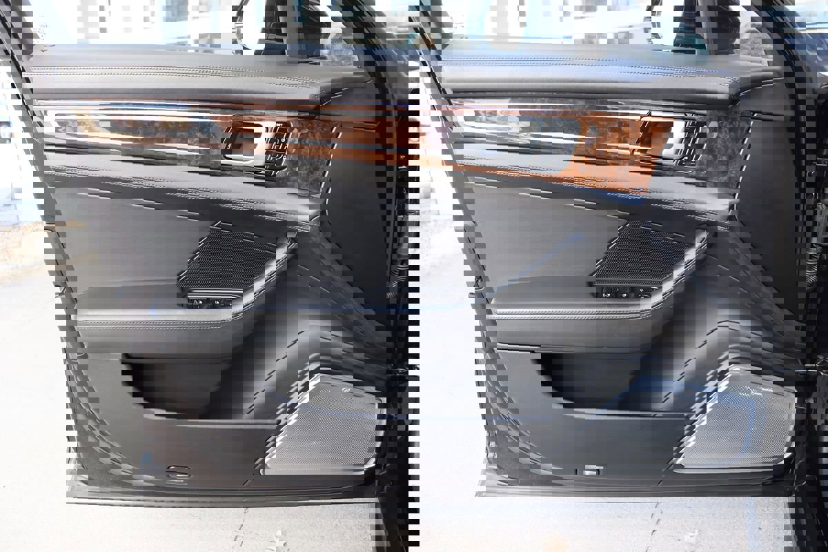 Used 2017 Porsche Panamera 4S w/ Sport Chrono Package image 60