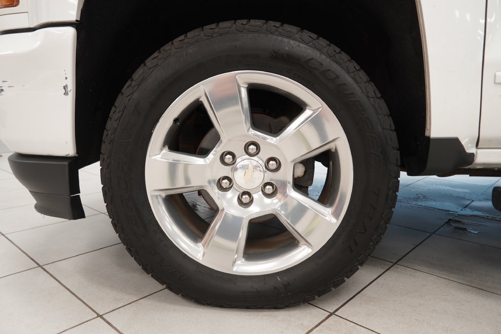 Used 2018 Chevrolet Silverado 1500 LT w/ All Star Edition AWD/4WD image 15