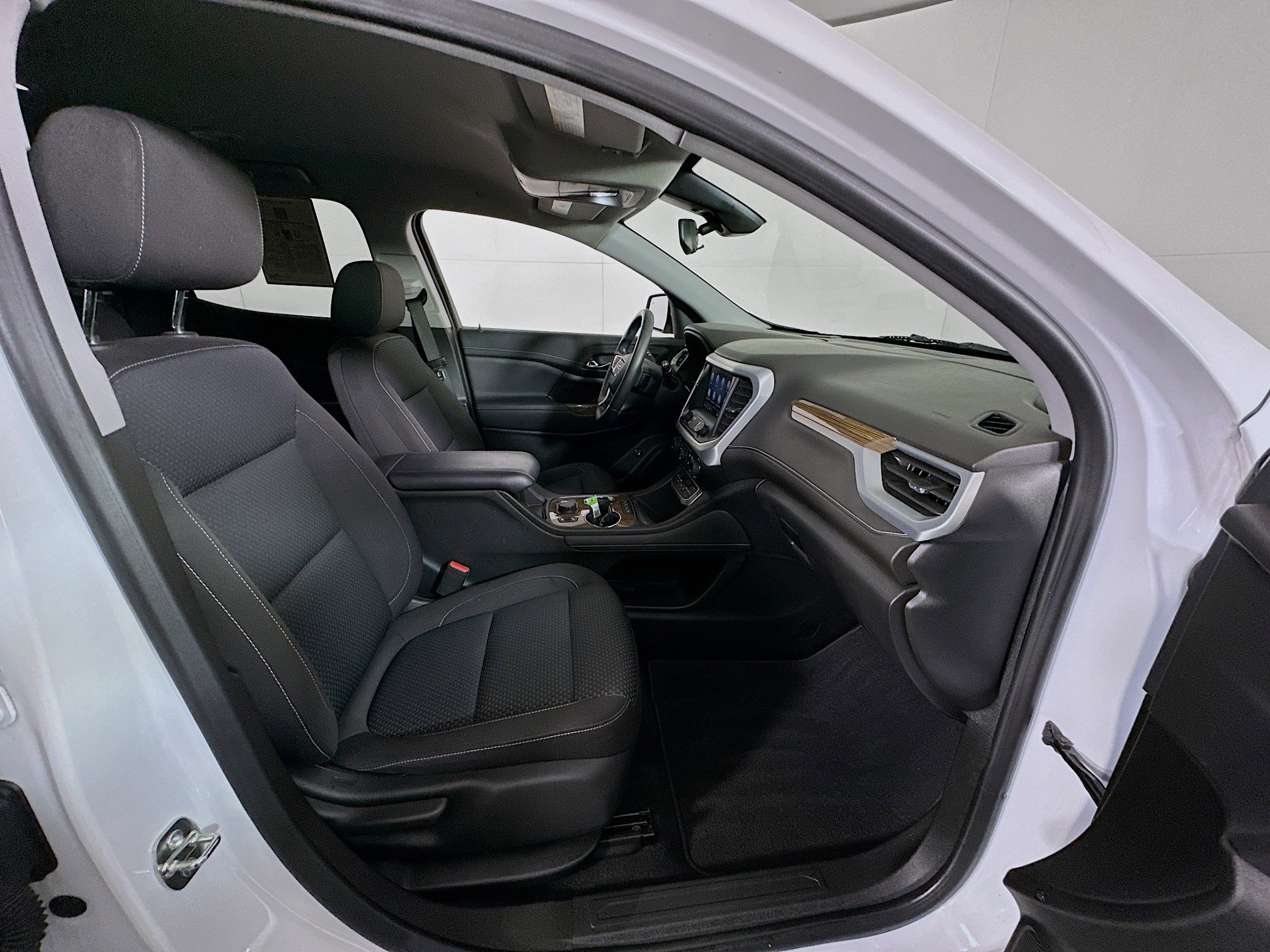 Used 2023 GMC Acadia SLE w/ Driver Convenience Package image 34