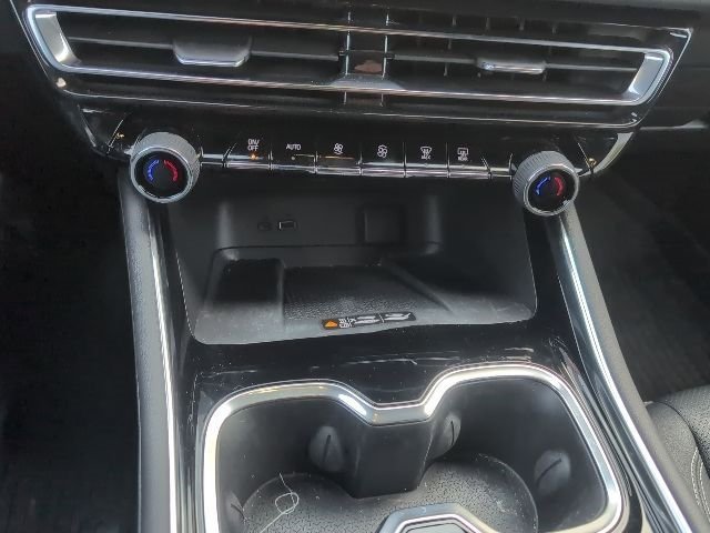 Used 2025 Chevrolet Traverse LT image 20