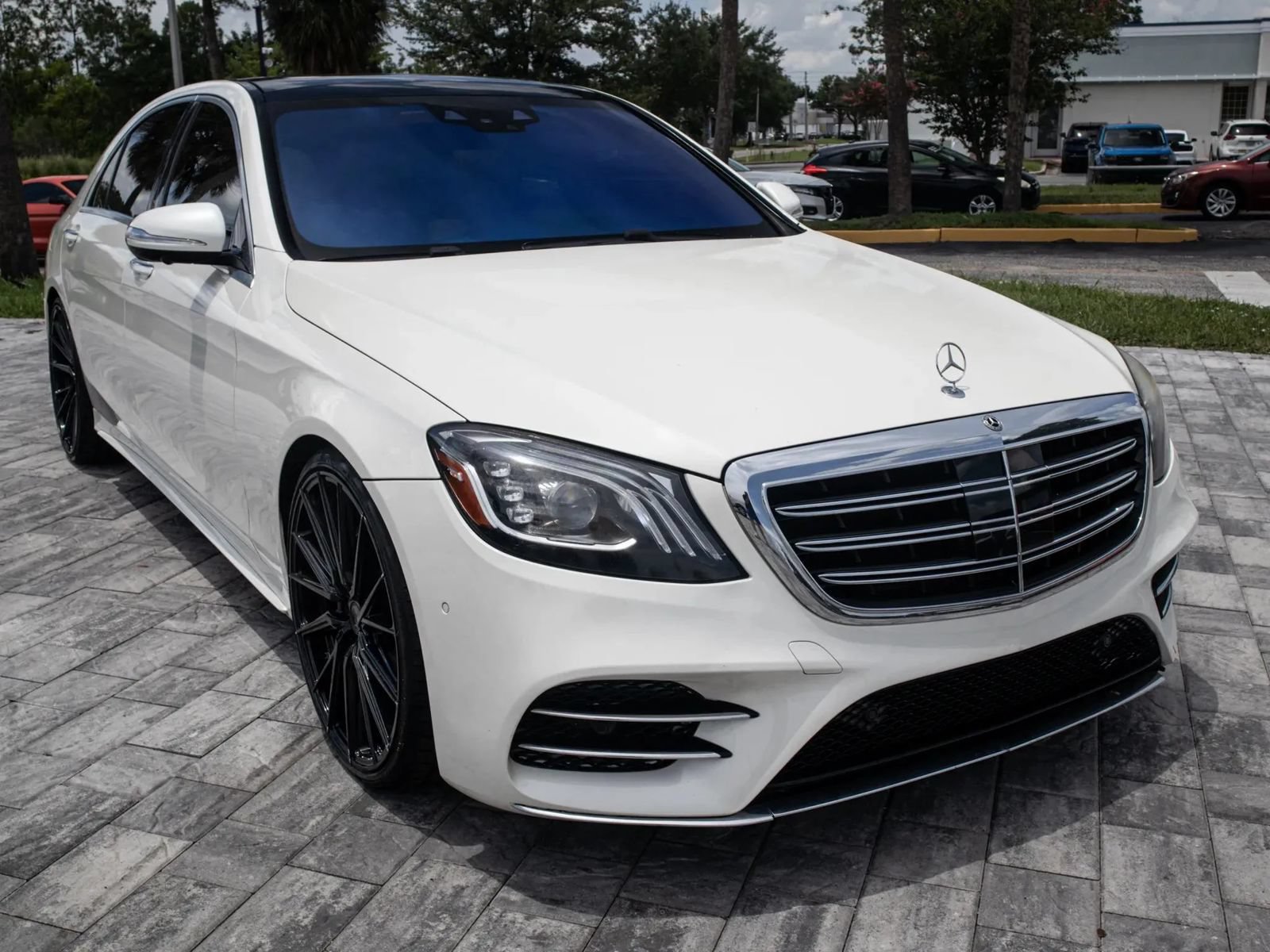 Used 2019 Mercedes-Benz S 560 Sedan w/ AMG Line Exterior image 1