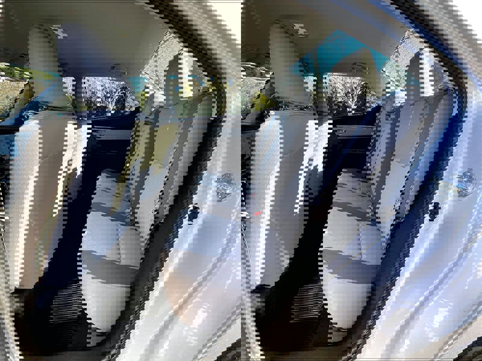 Used 2018 Toyota Corolla LE image 15