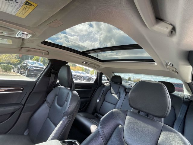 Used 2018 Volvo S90 T5 Momentum w/ Protection Package FWD image 17