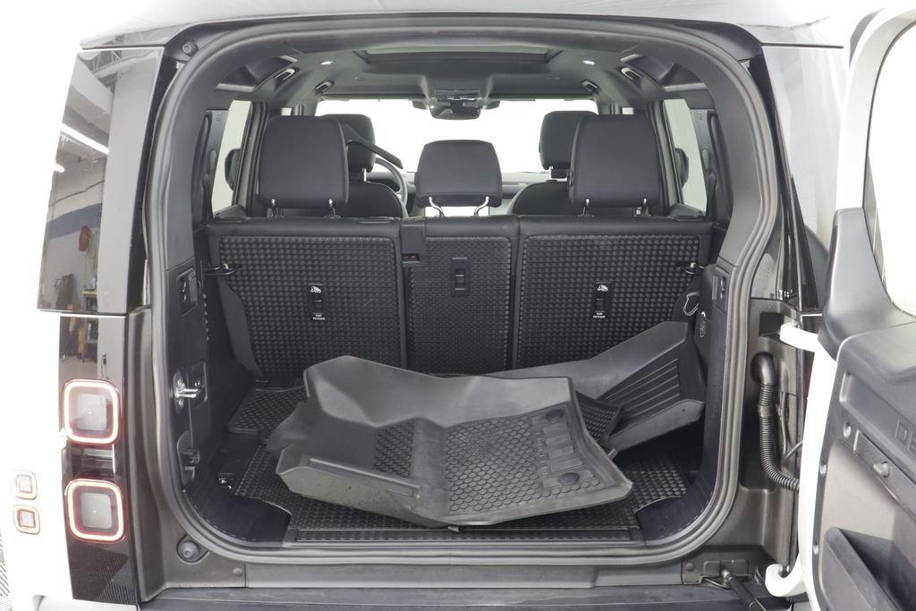 Certified 2026 Land Rover Defender 110 X-Dynamic SE AWD/4WD image 18