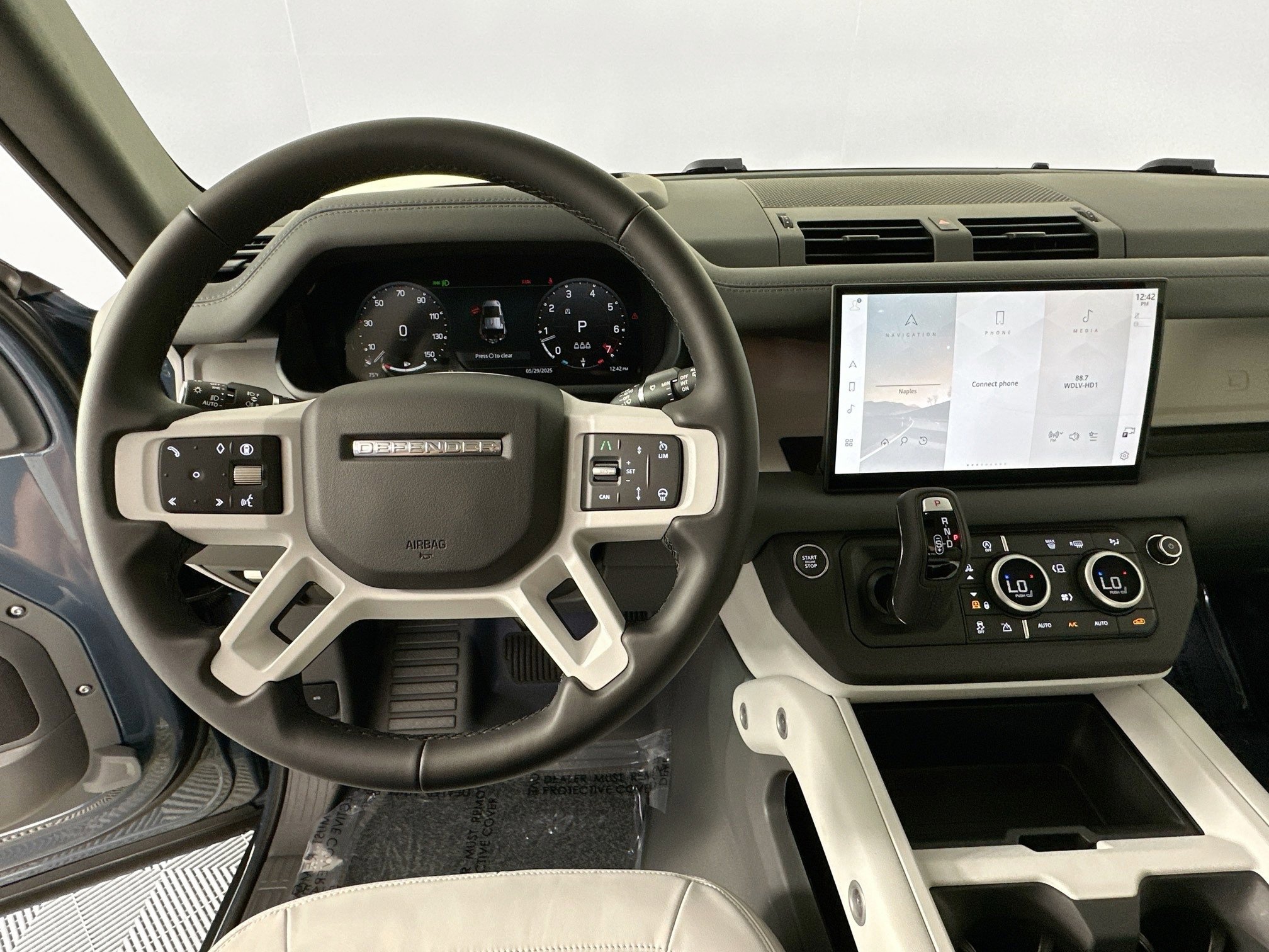 Used 2025 Land Rover Defender 110 S image 11