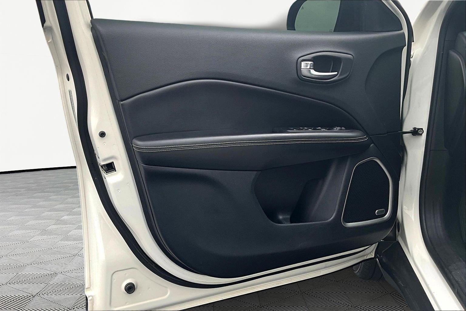 Used 2021 Jeep Compass Latitude w/ Sun and Sound Group image 20