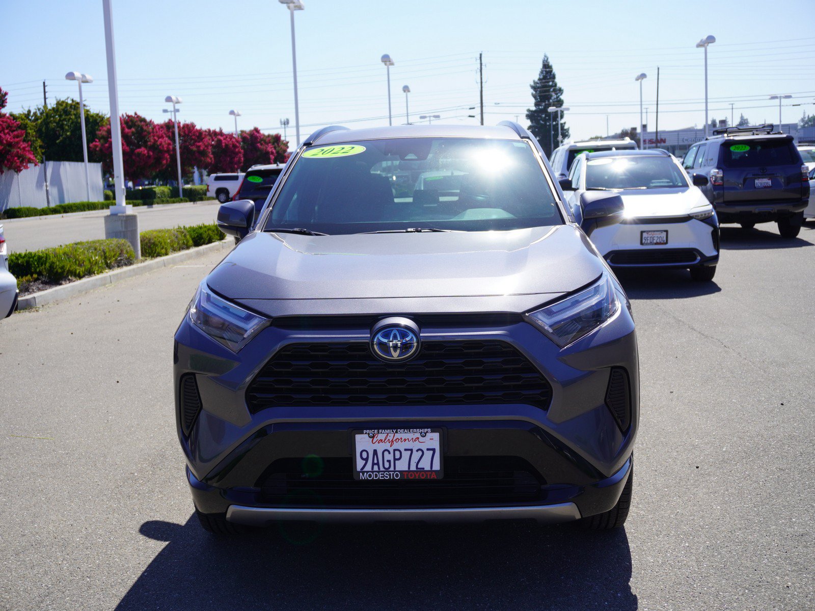 Used 2022 Toyota RAV4 SE w/ Convenience Package AWD/4WD image 4