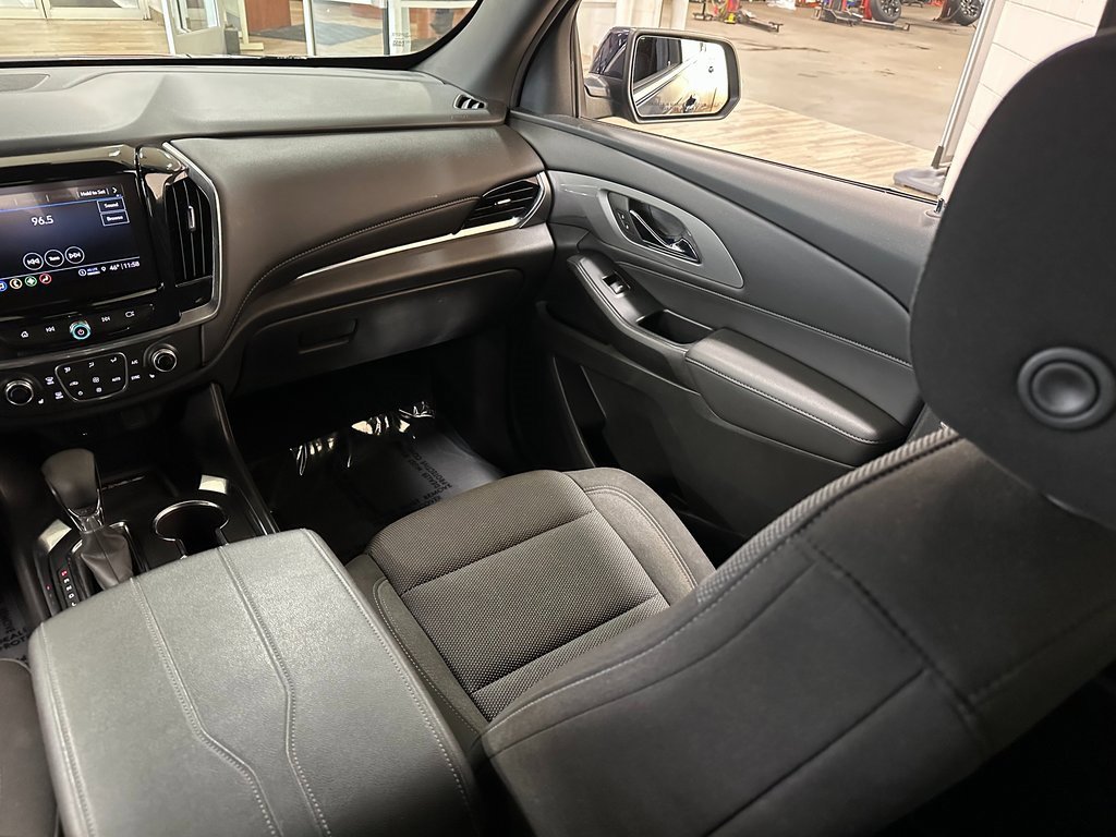 Used 2023 Chevrolet Traverse LT image 13