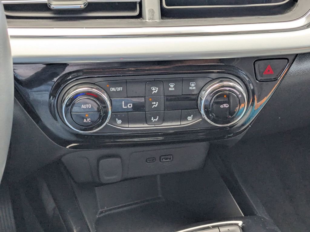 Used 2025 Chevrolet Trax LT w/ LT Convenience Package image 22