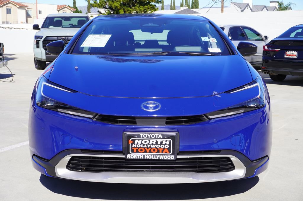 Used 2023 Toyota Prius Prime SE image 3