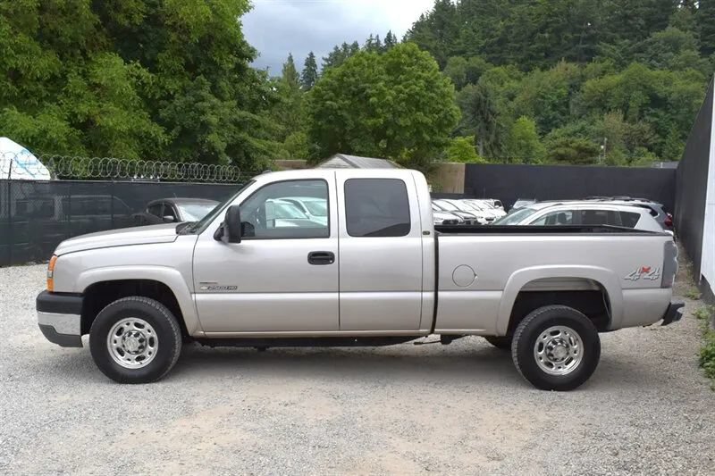 Used 2005 Chevrolet Silverado 2500 LT w/ Heavy-Duty Power Package AWD/4WD image 8
