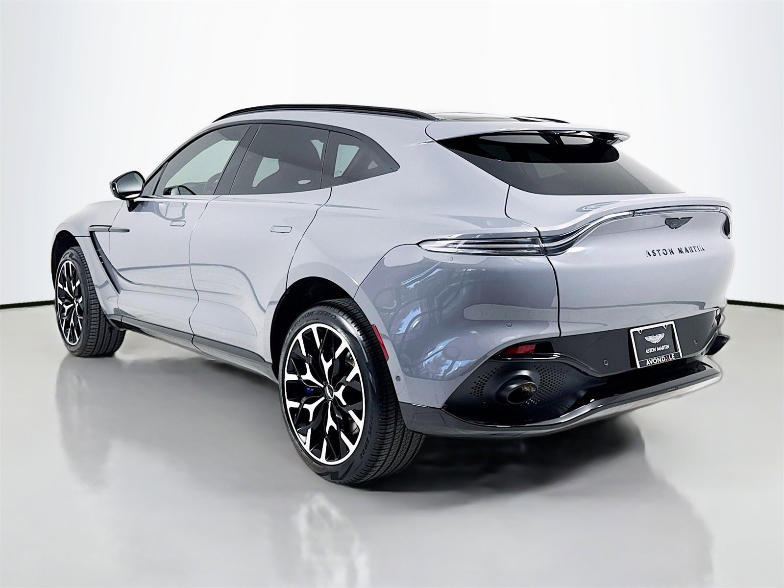 Used 2021 Aston Martin DBX image 5