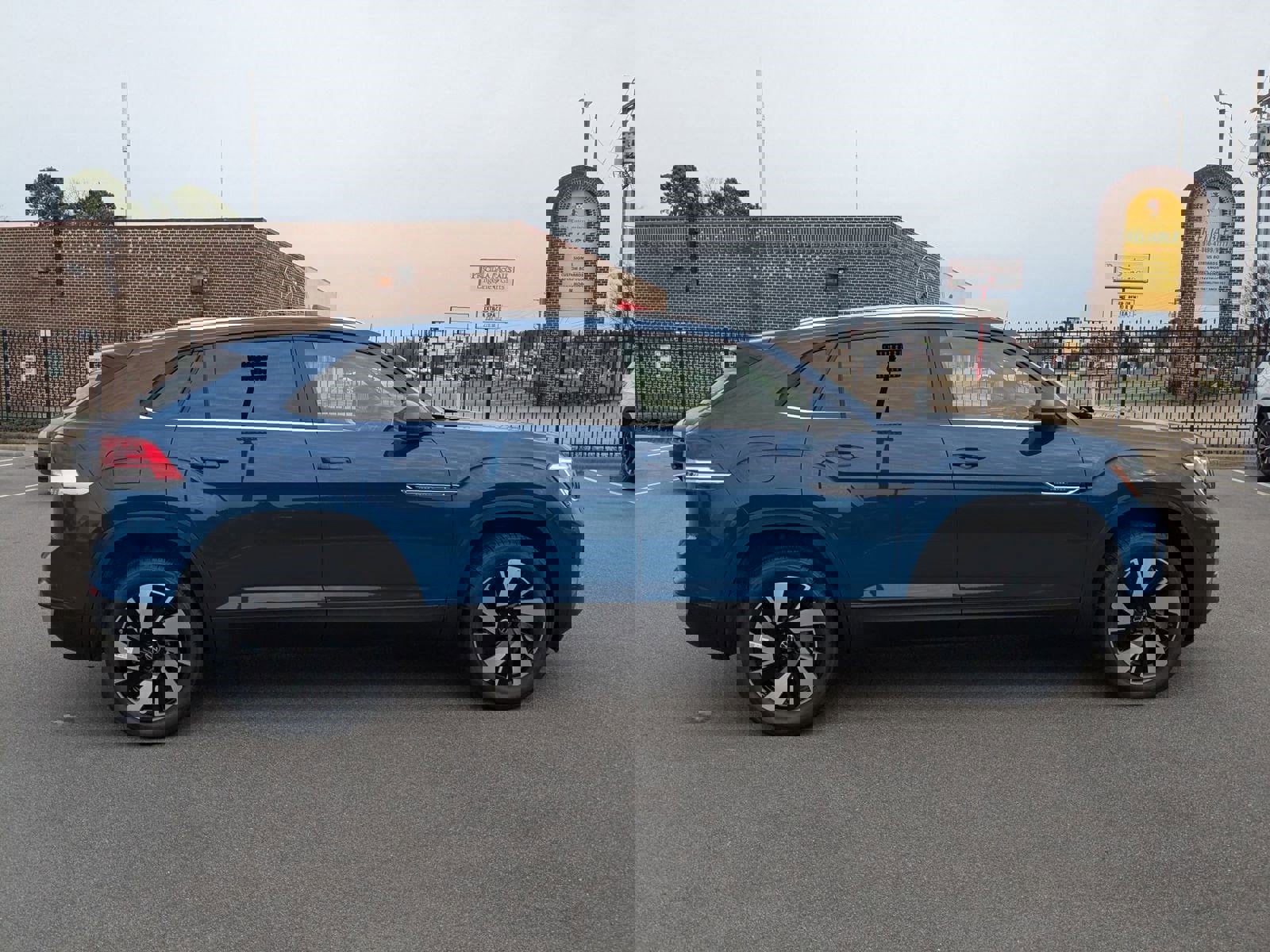 New 2025 Volkswagen Atlas Cross Sport SE image 2