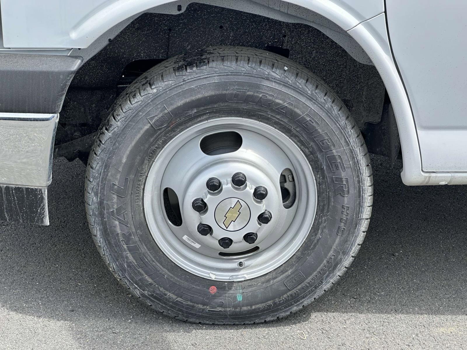 New 2025 Chevrolet Express 4500 Extended w/ Power Convenience Package image 6