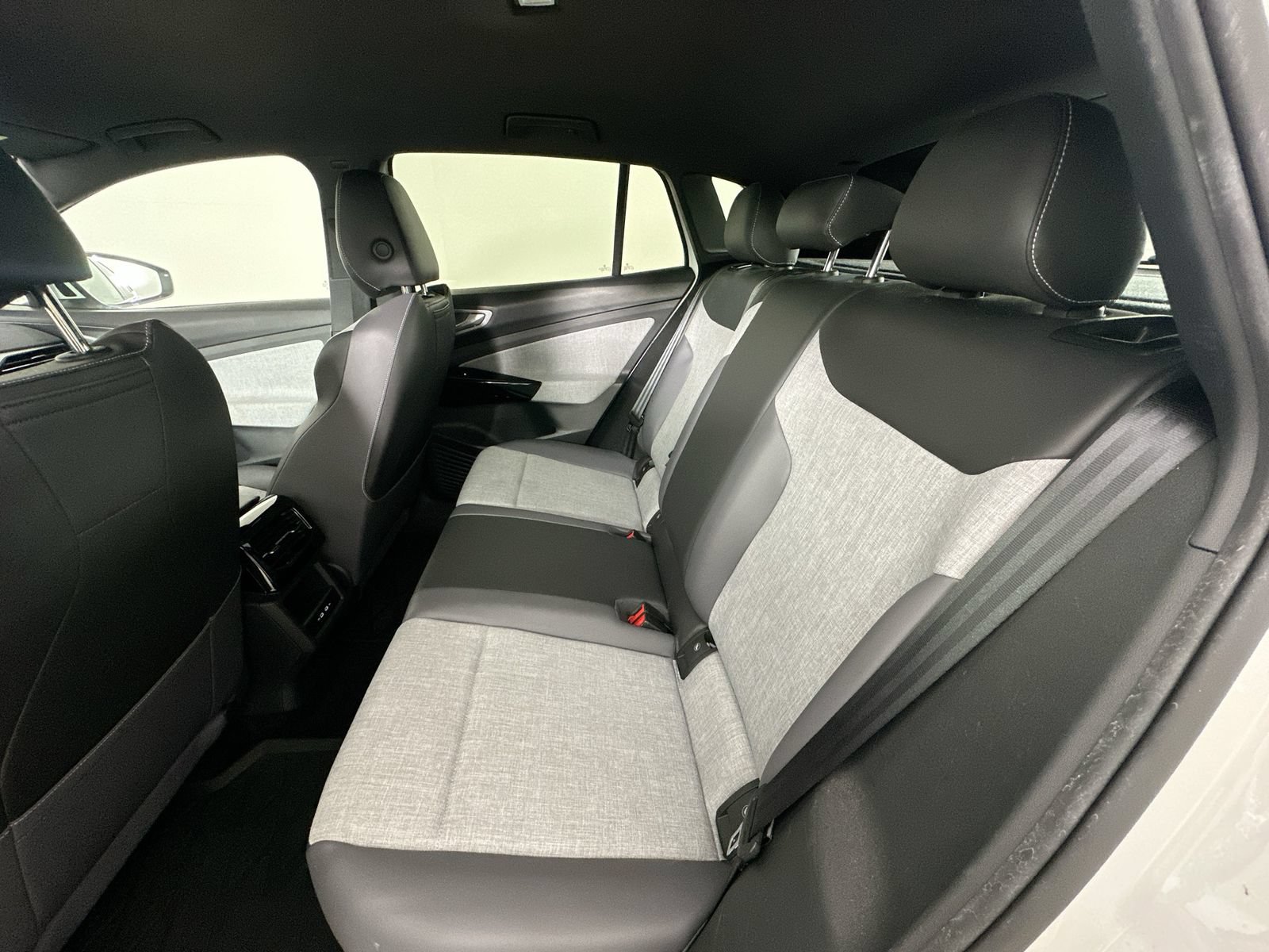 Certified 2023 Volkswagen ID.4 Pro AWD/4WD image 35
