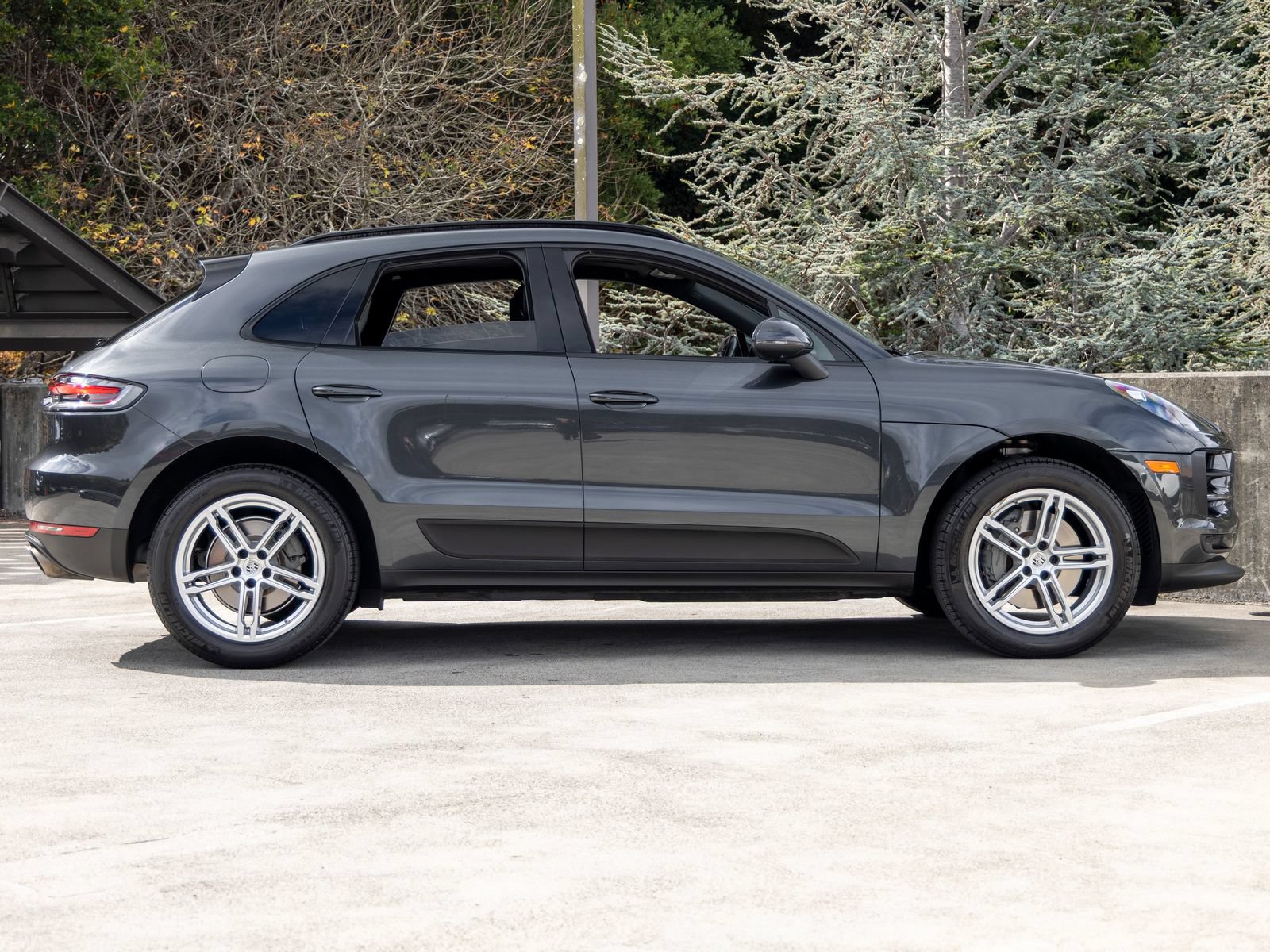 Certified 2021 Porsche Macan S AWD/4WD image 12