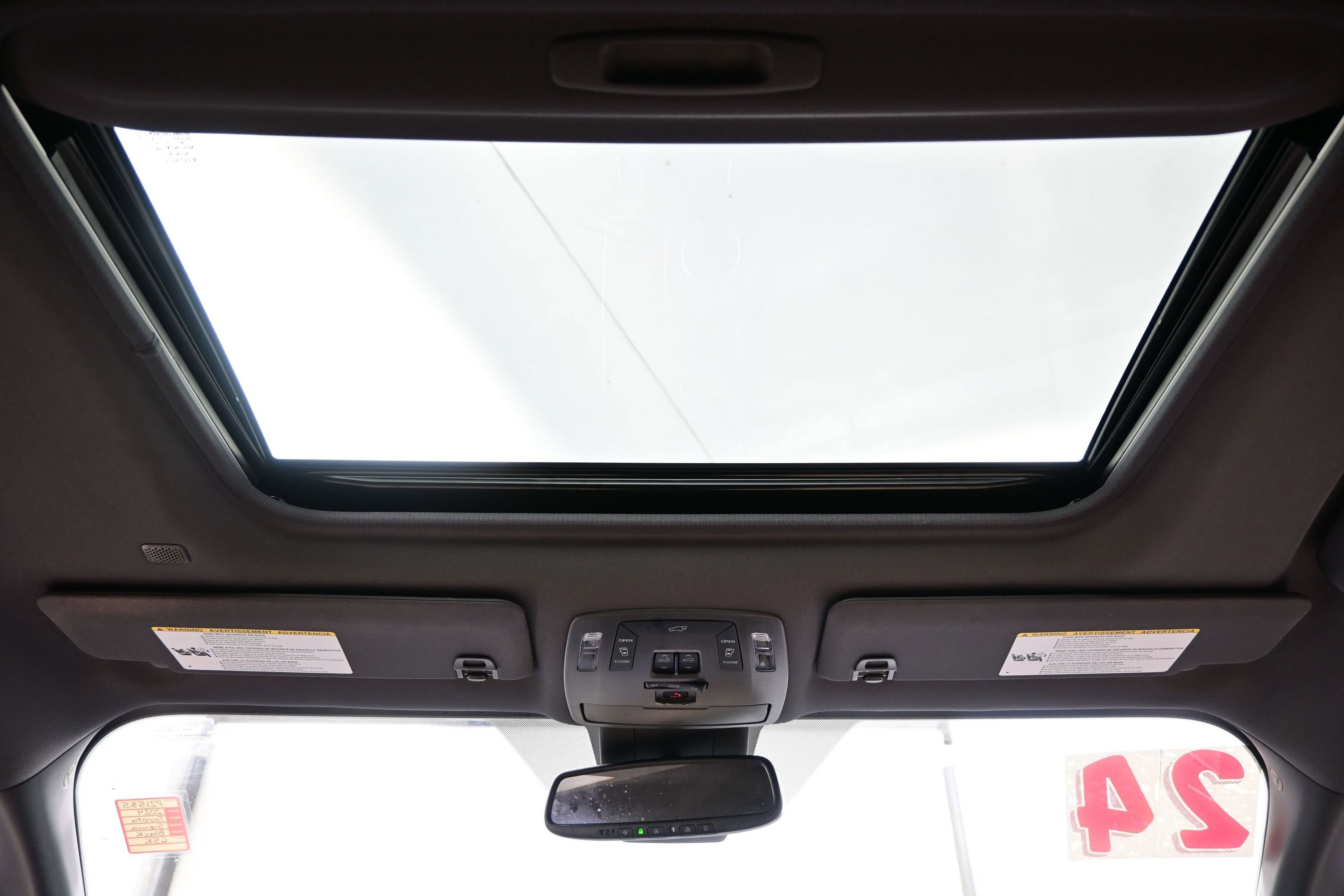Used 2024 Toyota Sienna XLE AWD/4WD image 19
