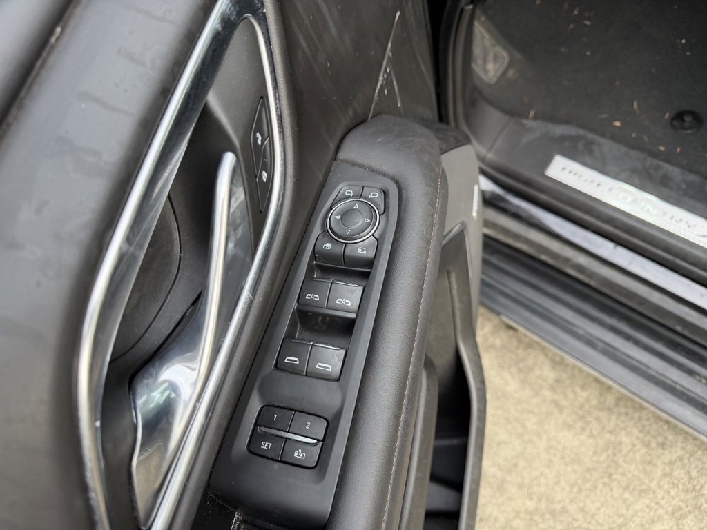 Used 2023 Chevrolet Suburban High Country image 13