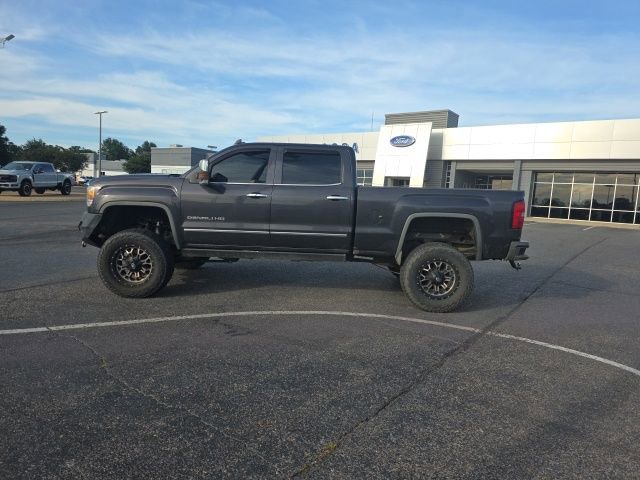 Used 2016 GMC Sierra 2500 Denali w/ Duramax Plus Package AWD/4WD image 6