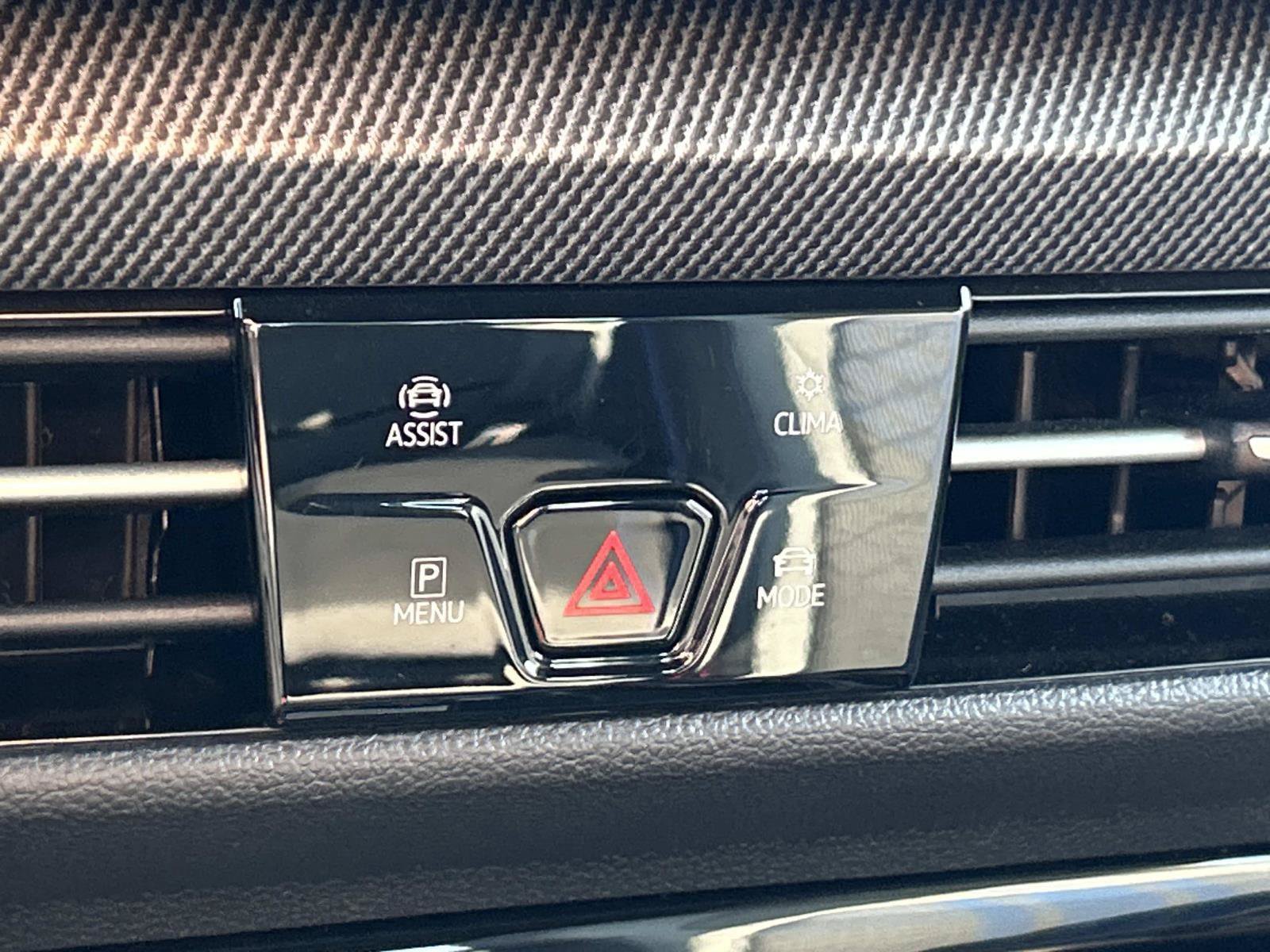 Certified 2025 Volkswagen Golf w/ Euro Style Package AWD/4WD image 28