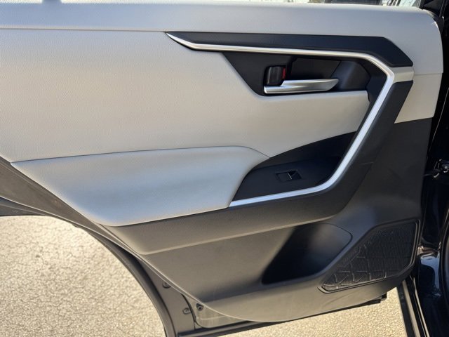 Used 2020 Toyota RAV4 XLE Premium image 11