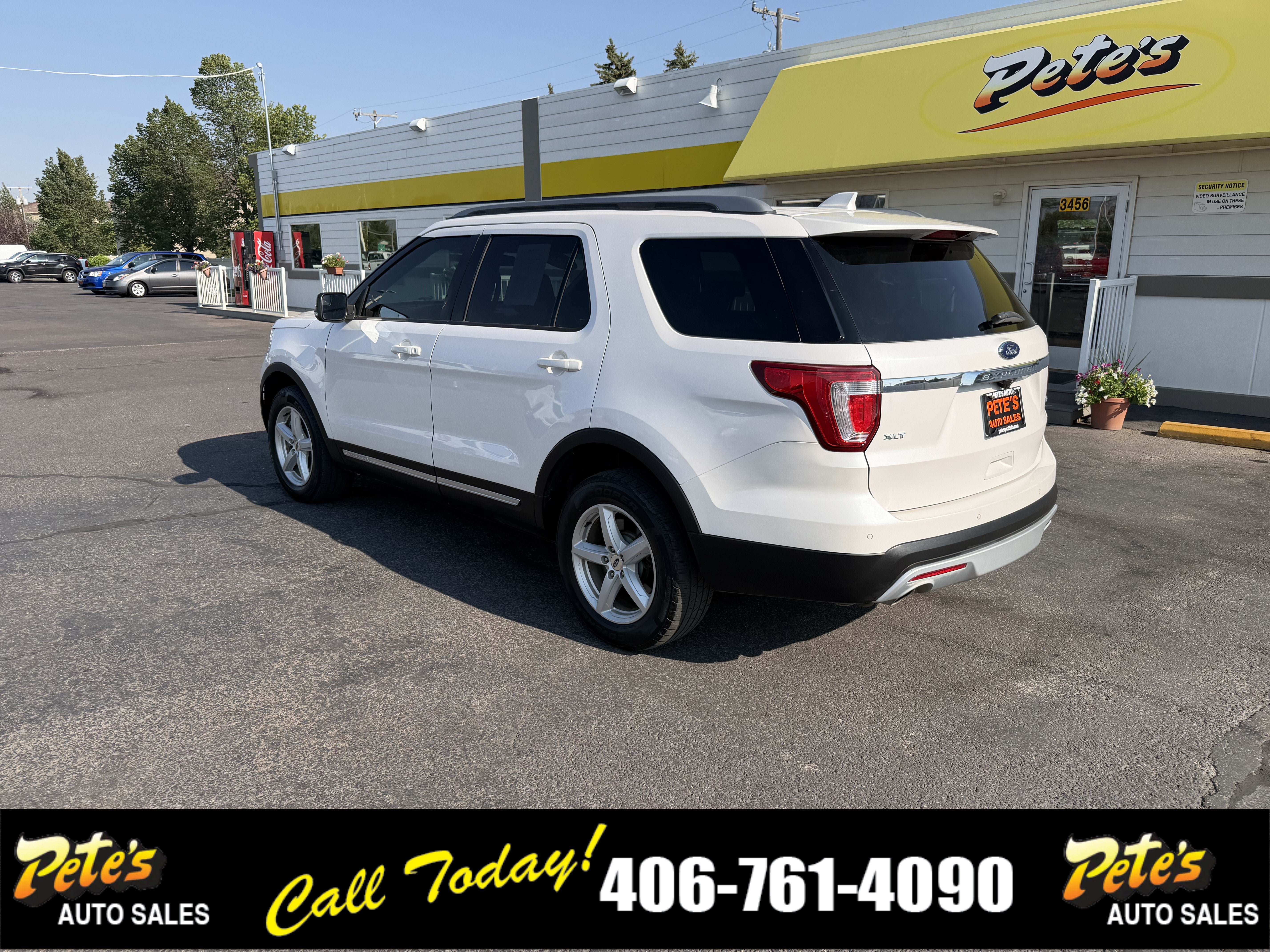 Used 2017 Ford Explorer XLT AWD/4WD image 2