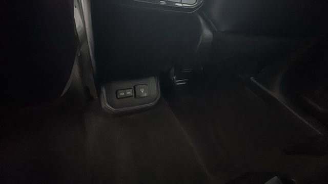 Used 2023 Toyota Highlander Limited image 25