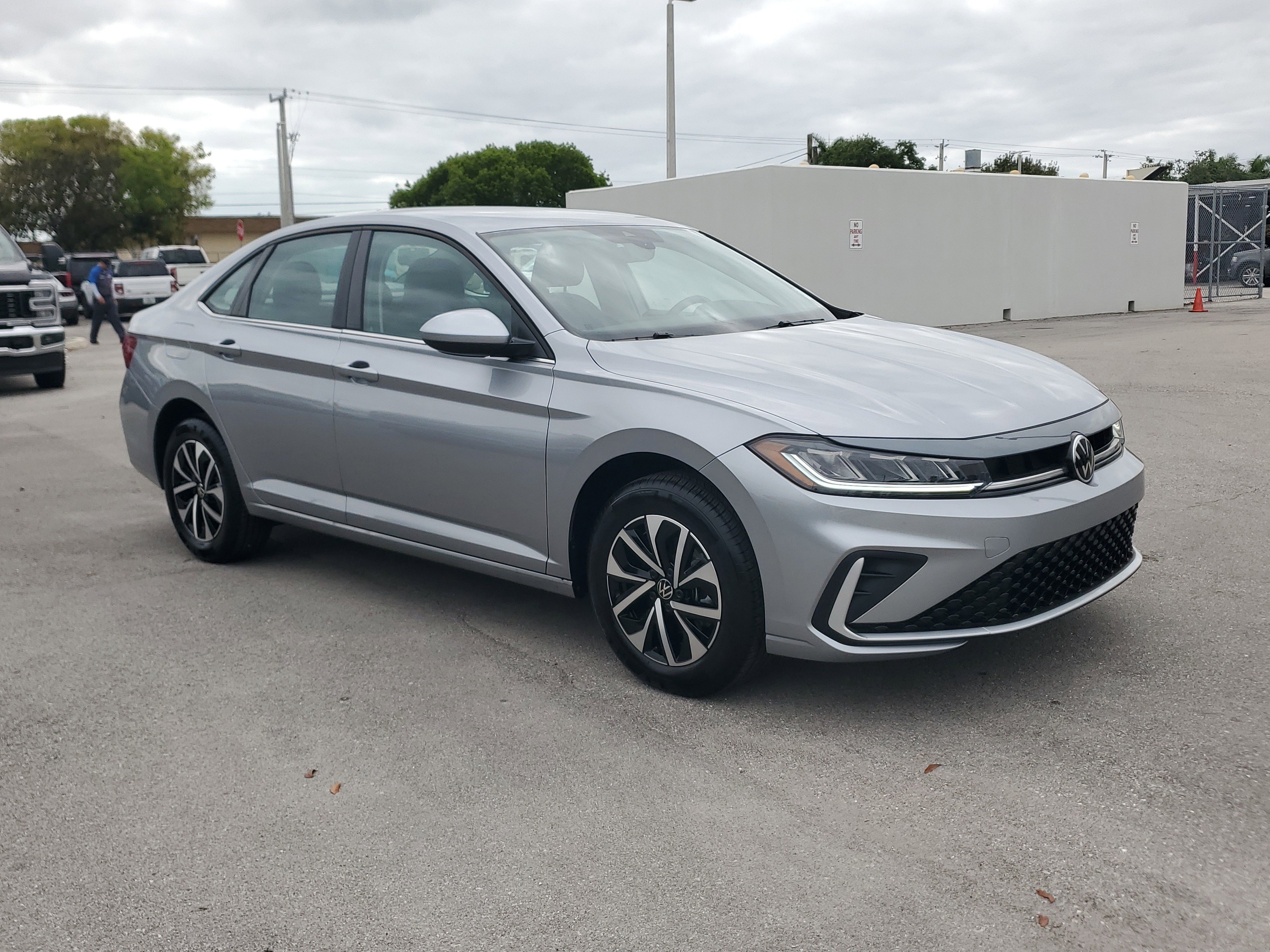 Used 2025 Volkswagen Jetta S image 3