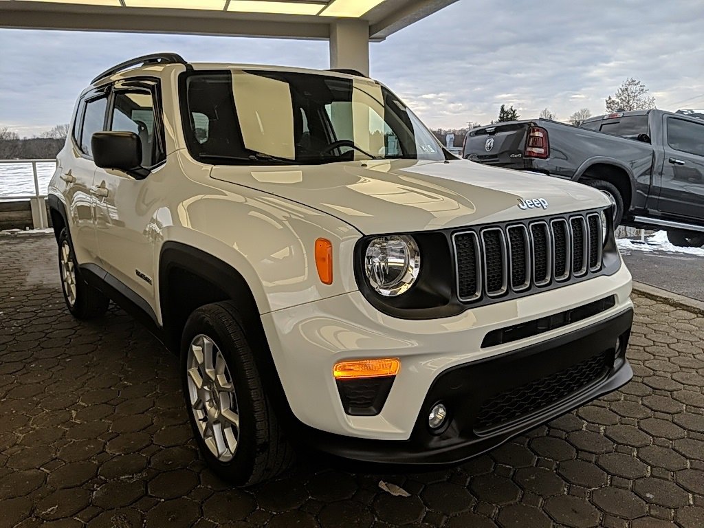 Used 2022 Jeep Renegade Latitude image 3