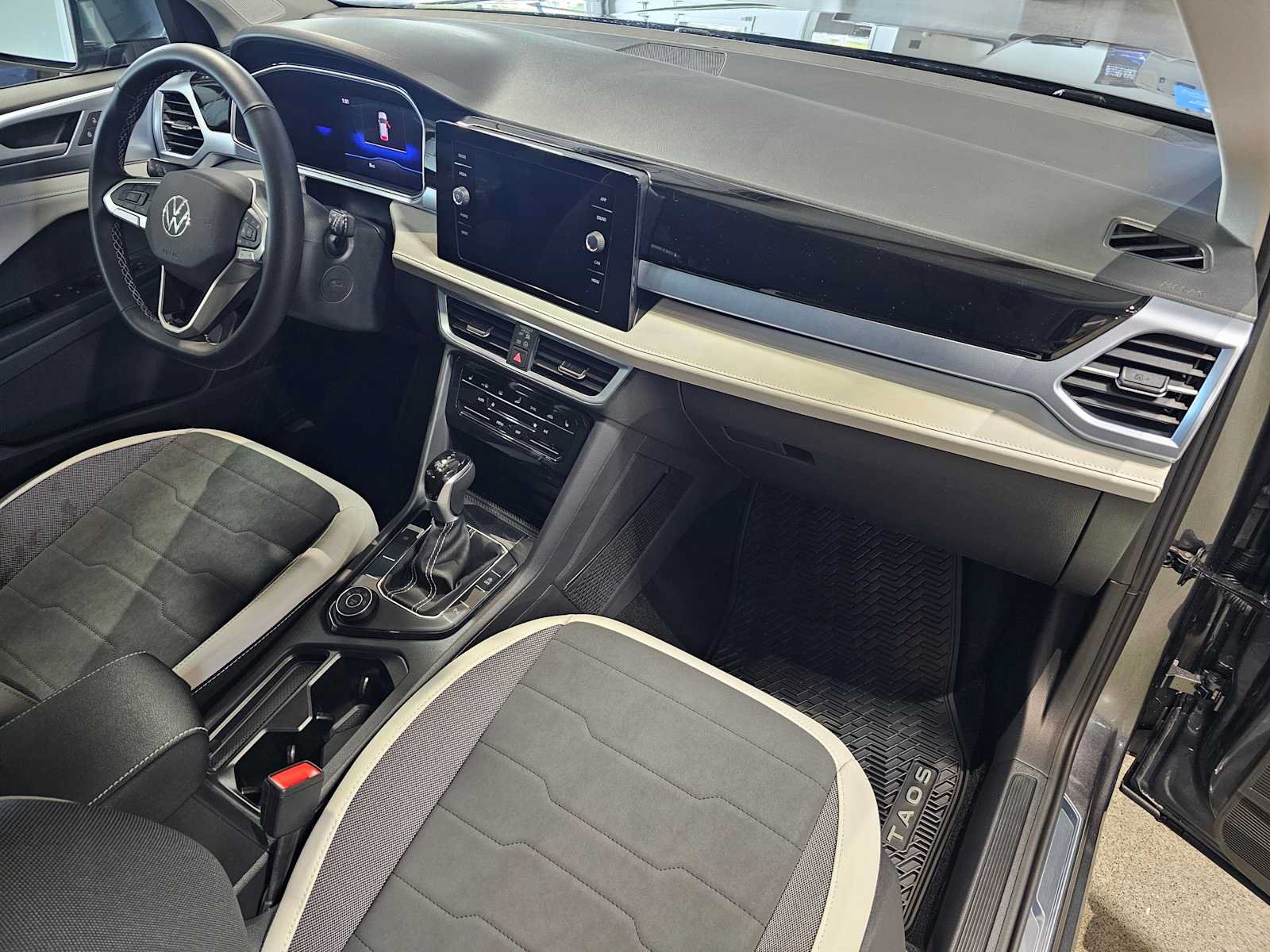 New 2026 Volkswagen Taos SE AWD/4WD image 11