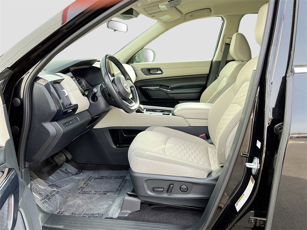 Used 2022 Nissan Pathfinder SV image 21