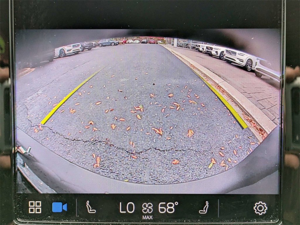 Used 2023 Volvo XC40 Recharge Core image 25