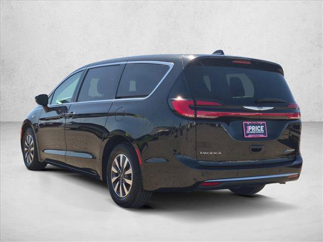 Used 2024 Chrysler Pacifica Limited FWD image 9