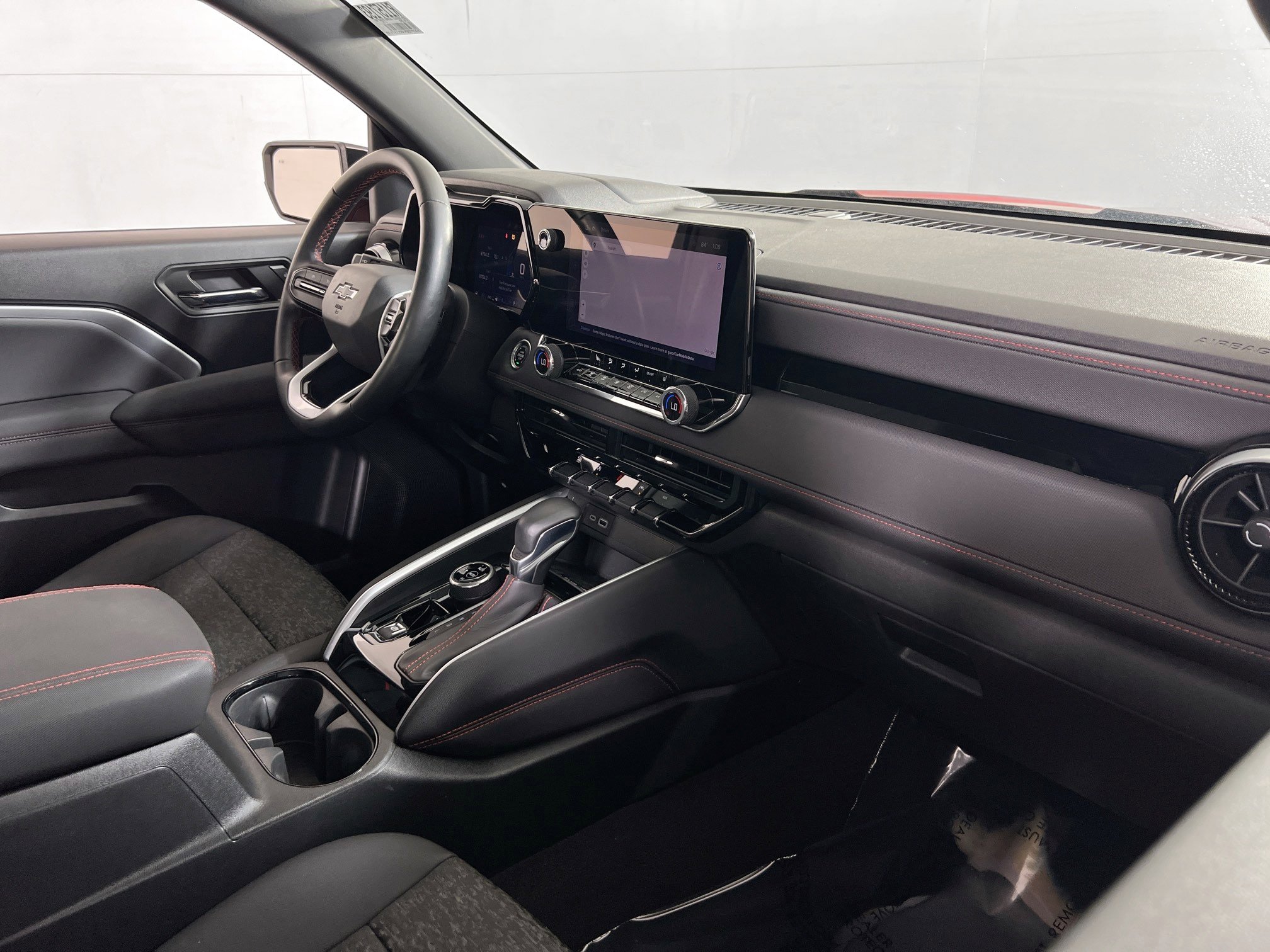 Used 2024 Chevrolet Colorado Z71 w/ Z71 Convenience Package 2 image 27